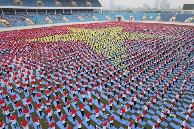 Largest yoga performance to shape national flag sets national record